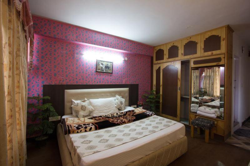 Utsav Hotel Manāli Екстериор снимка